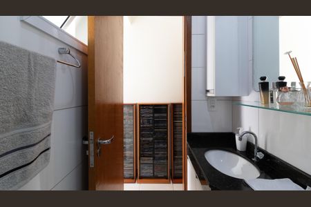 Casa à venda com 99m², 3 quartos e 2 vagas Casa à venda com 99m², 3 quartos e 2 vagasBanheiro Social