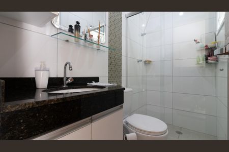 Casa à venda com 99m², 3 quartos e 2 vagas Casa à venda com 99m², 3 quartos e 2 vagasBanheiro Social