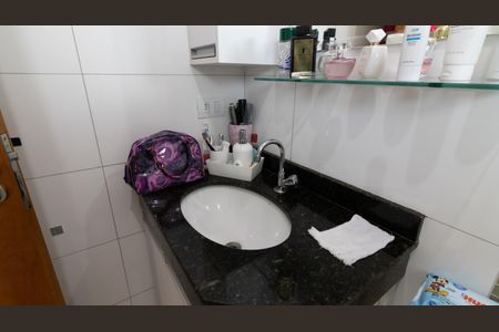 Casa à venda com 99m², 3 quartos e 2 vagas Casa à venda com 99m², 3 quartos e 2 vagasBanheiro da Suíte