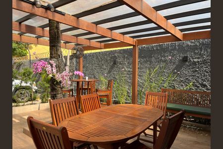 Apartamento para alugar com 135m², 4 quartos e 2 vagas Apartamento para alugar com 135m², 4 quartos e 2 vagasÁrea comum - Churrasqueira