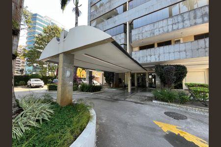 Apartamento para alugar com 135m², 4 quartos e 2 vagas Apartamento para alugar com 135m², 4 quartos e 2 vagasEntrada