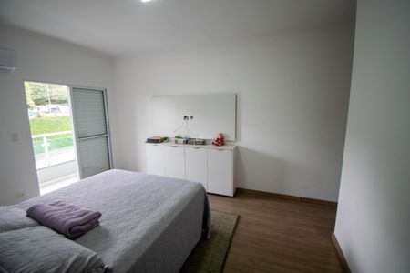 Casa à venda com 300m², 5 quartos e 7 vagasSuíte 1