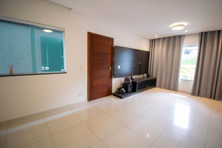 Casa à venda com 300m², 5 quartos e 7 vagasSala