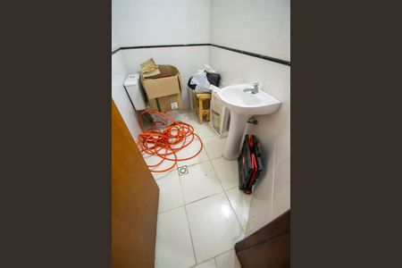 Casa à venda com 300m², 5 quartos e 7 vagasBanheiro de Serviço