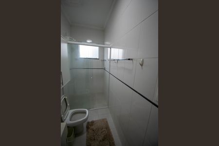 Casa à venda com 300m², 5 quartos e 7 vagasBanheiro da Suíte 1