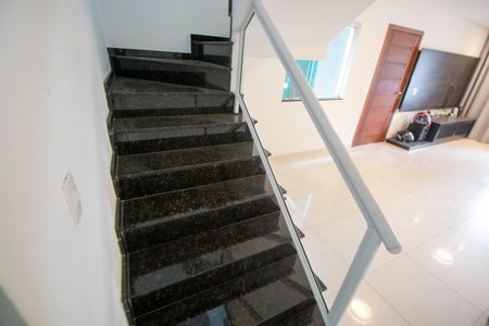 Casa à venda com 300m², 5 quartos e 7 vagasEscada