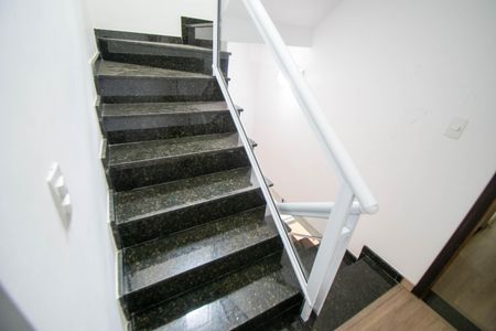 Casa à venda com 300m², 5 quartos e 7 vagasEscada