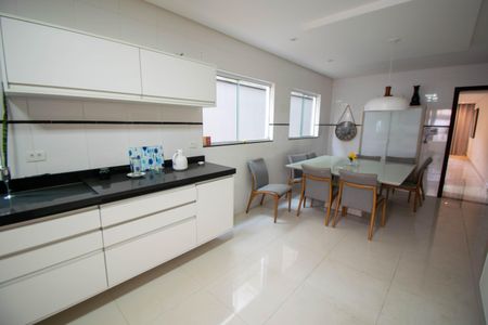 Casa à venda com 300m², 5 quartos e 7 vagasCozinha