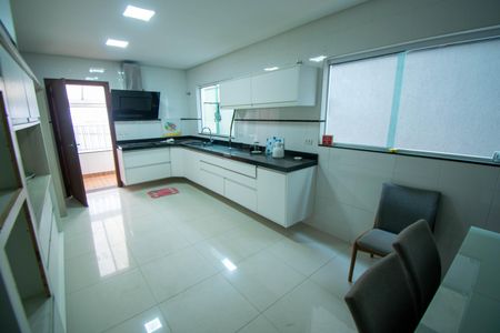 Casa à venda com 300m², 5 quartos e 7 vagasCozinha