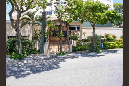 Apartamento à venda com 44m², 1 quarto e 1 vagaFachada e portaria