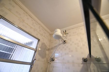 Banheiro Social de kitnet/studio para alugar com 1 quarto, 33m² em Cidade Universitária, Campinas