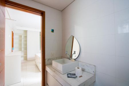 Casa à venda com 167m², 3 quartos e 2 vagas Casa à venda com 167m², 3 quartos e 2 vagasBanheiro da Suíte 1