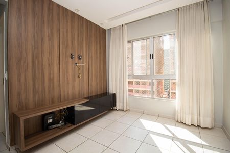 Apartamento para alugar com 75m², 2 quartos e 1 vagaSala