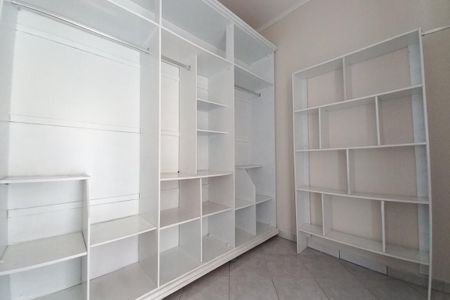 Casa à venda com 300m², 3 quartos e 7 vagasCloset da suíte