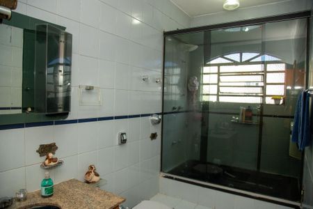 Casa à venda com 150m², 3 quartos e 2 vagasBanheiro da Suíte