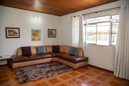 Sala 1 de casa para alugar com 3 quartos, 150m² em Jardim Aeroporto, São Paulo