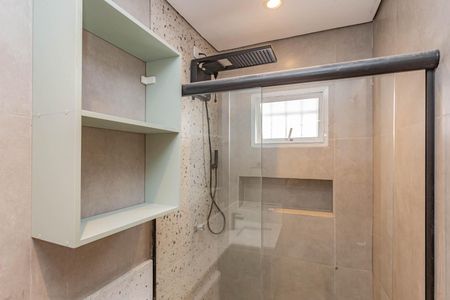 Banheiro de kitnet/studio para alugar com 1 quarto, 30m² em Aclimação, São Paulo