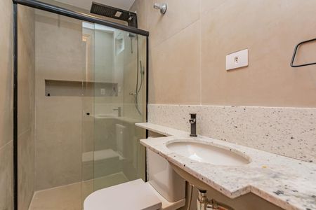 Banheiro de kitnet/studio para alugar com 1 quarto, 33m² em Aclimação, São Paulo