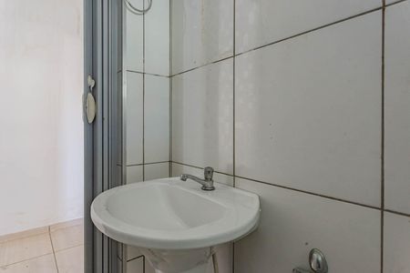 Banheiro de casa para alugar com 1 quarto, 45m² em Vila Brasilina, São Paulo