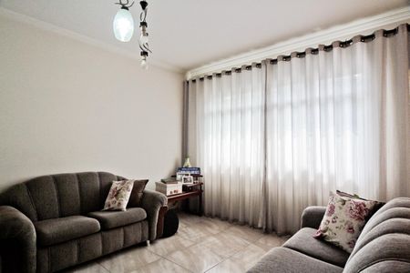 Casa à venda com 214m², 4 quartos e 5 vagasSala