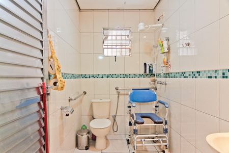 Casa à venda com 214m², 4 quartos e 5 vagasBanheiro da Suíte 1