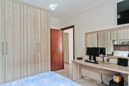 Casa à venda com 214m², 4 quartos e 5 vagasQuarto 2