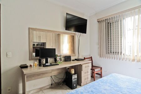 Casa à venda com 214m², 4 quartos e 5 vagasQuarto 2