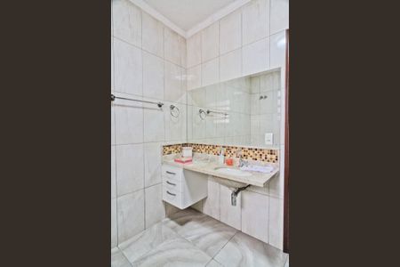 Casa à venda com 214m², 4 quartos e 5 vagasBanheiro 