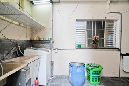 Casa à venda com 214m², 4 quartos e 5 vagasÁrea de Serviço