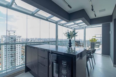 Apartamento à venda com 247m², 4 quartos e 4 vagasVaranda