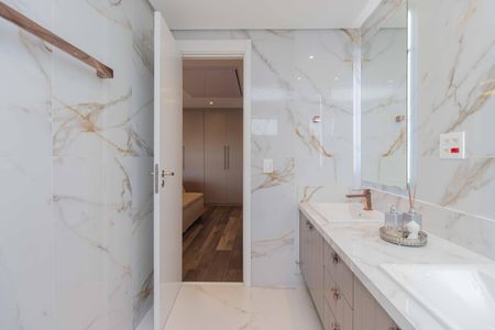 Apartamento à venda com 247m², 4 quartos e 4 vagasBanheiro da Suíte 1