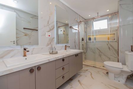 Apartamento à venda com 247m², 4 quartos e 4 vagasBanheiro da Suíte 1