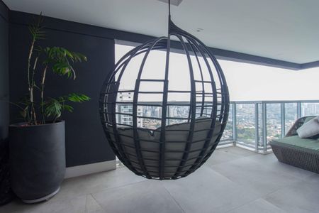 Apartamento à venda com 247m², 4 quartos e 4 vagasVaranda da suíte 1