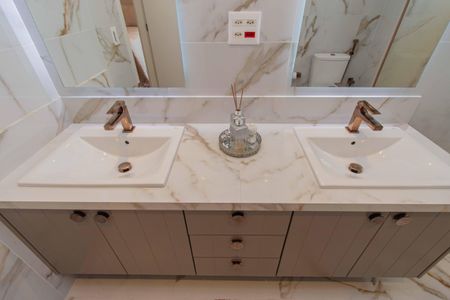 Apartamento à venda com 247m², 4 quartos e 4 vagasBanheiro da Suíte 1