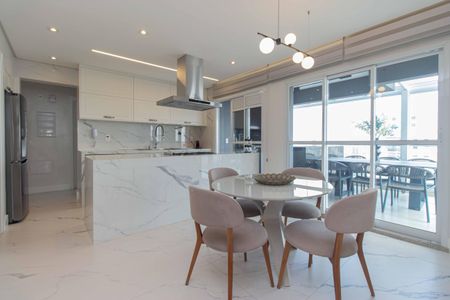 Apartamento à venda com 247m², 4 quartos e 4 vagasCozinha