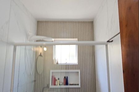 Casa à venda com 165m², 3 quartos e 2 vagasBanheiro - Suíte