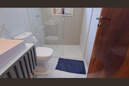 Casa à venda com 165m², 3 quartos e 2 vagasBanheiro- Suíte