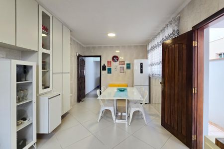 Casa à venda com 165m², 3 quartos e 2 vagasCozinha