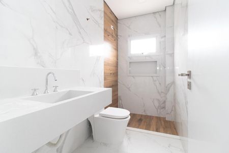 Casa para alugar com 400m², 4 quartos e 8 vagasBanheiro Social