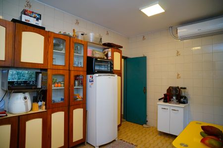 Casa de condomínio à venda com 860m², 4 quartos e 3 vagas Casa de condomínio à venda com 860m², 4 quartos e 3 vagasCozinha