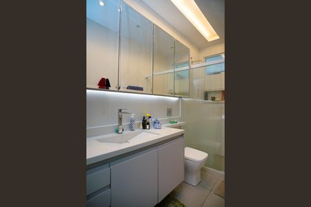 Casa de condomínio à venda com 860m², 4 quartos e 3 vagas Casa de condomínio à venda com 860m², 4 quartos e 3 vagasBanheiro Social