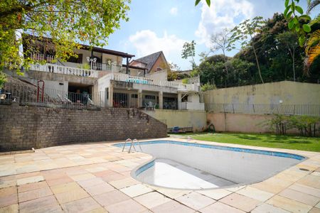 Casa de condomínio à venda com 860m², 4 quartos e 3 vagas Casa de condomínio à venda com 860m², 4 quartos e 3 vagasPiscina