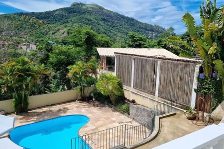 Casa de condomínio à venda com 860m², 4 quartos e 3 vagas Casa de condomínio à venda com 860m², 4 quartos e 3 vagasPiscina