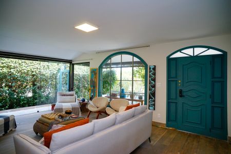 Sala de casa de condomínio à venda com 4 quartos, 860m² em Pendotiba, Niterói