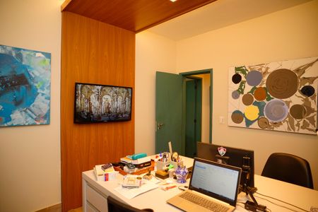 Casa de condomínio à venda com 860m², 4 quartos e 3 vagas Casa de condomínio à venda com 860m², 4 quartos e 3 vagasQuarto 2