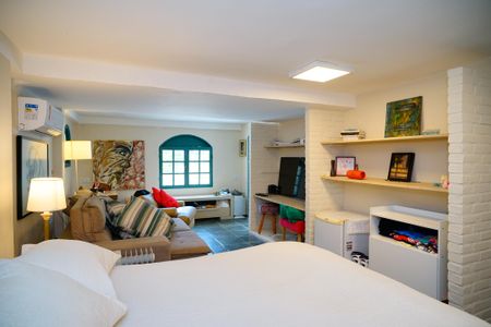 Casa de condomínio à venda com 860m², 4 quartos e 3 vagas Casa de condomínio à venda com 860m², 4 quartos e 3 vagasSuíte 2