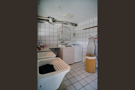 Casa de condomínio à venda com 860m², 4 quartos e 3 vagas Casa de condomínio à venda com 860m², 4 quartos e 3 vagasÁrea de Serviço