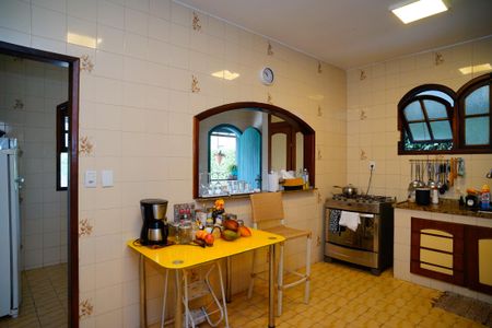 Casa de condomínio à venda com 860m², 4 quartos e 3 vagas Casa de condomínio à venda com 860m², 4 quartos e 3 vagasCozinha