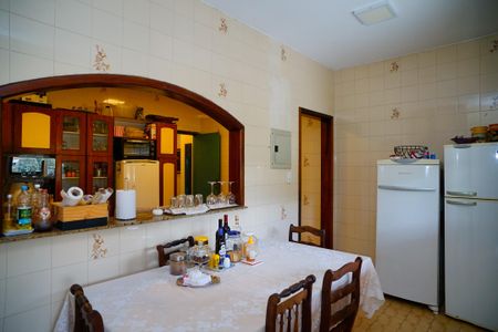 Casa de condomínio à venda com 860m², 4 quartos e 3 vagas Casa de condomínio à venda com 860m², 4 quartos e 3 vagasCozinha