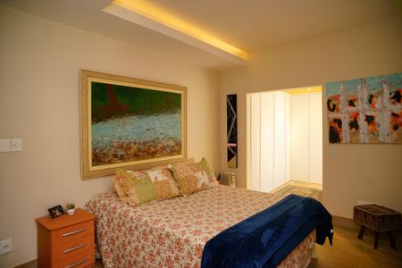 Casa de condomínio à venda com 860m², 4 quartos e 3 vagas Casa de condomínio à venda com 860m², 4 quartos e 3 vagasSuíte 1